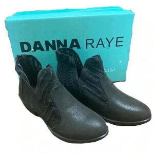 Dana Raye Ankle Booties Sz 6